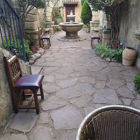 A La Sombra De La Torre *