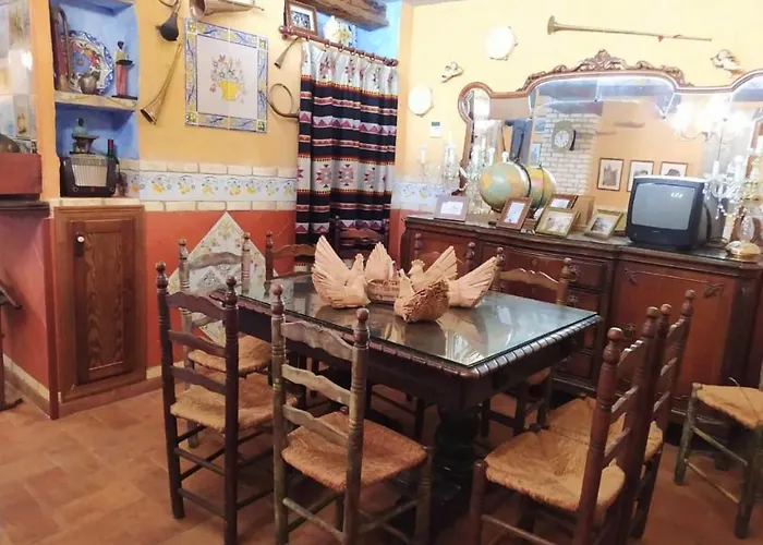 A La Sombra De La Torre منزل ريفي Serra